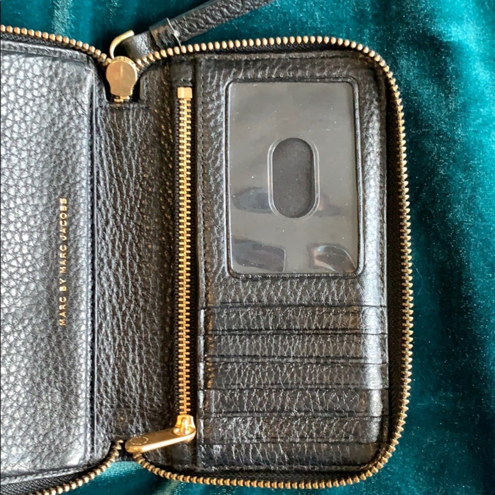 Marc By Jacobs Classic Zip Phone Wallet - Picture 6 of 7